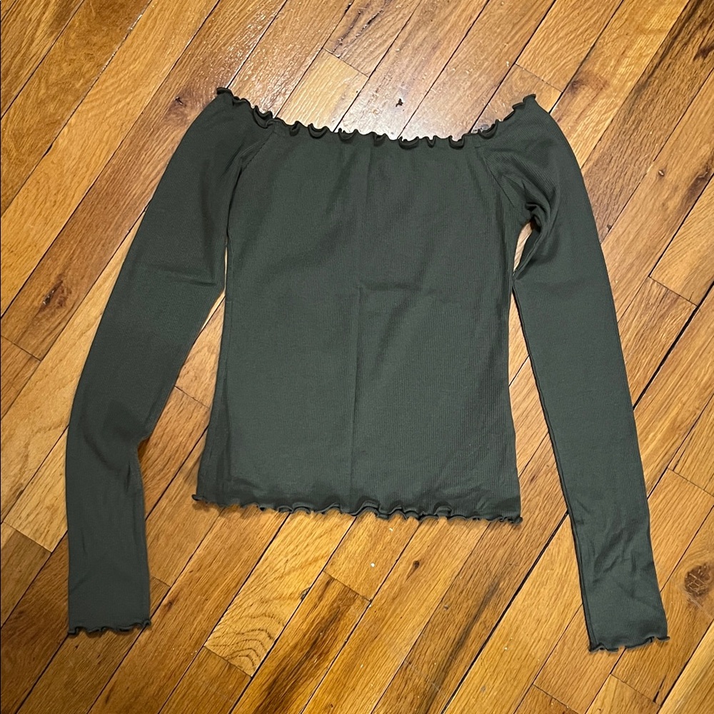 Hollister off the shoulder shirt